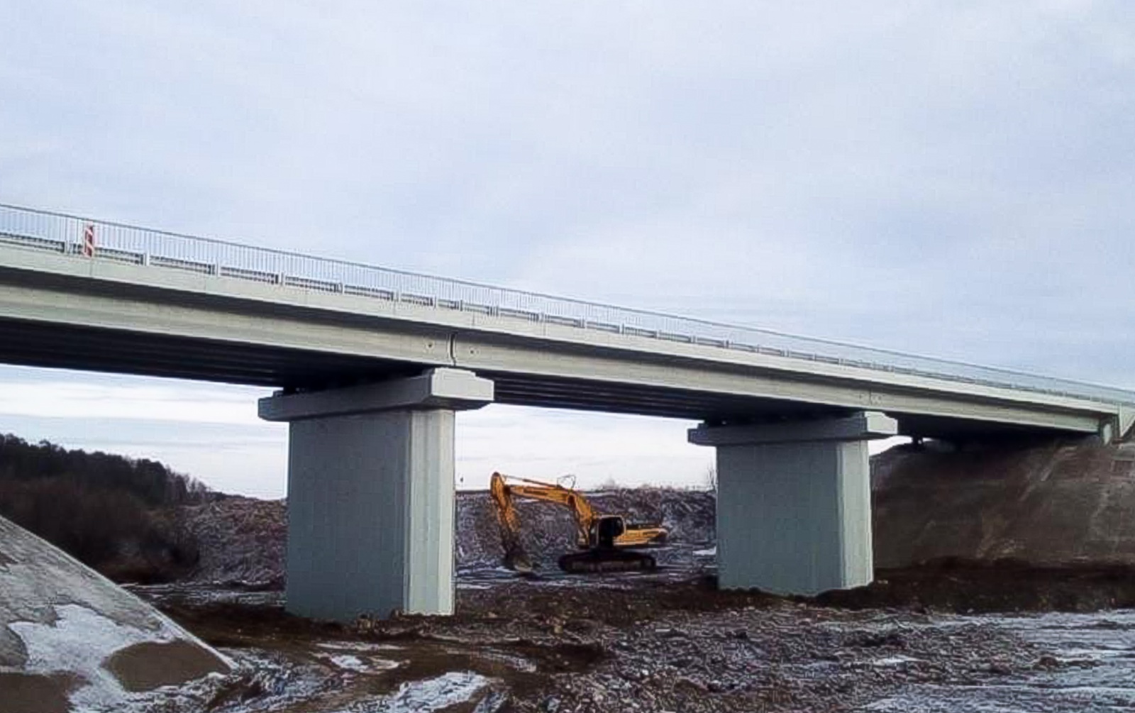 В Киренском районе построен и сдан в эксплуатацию мост через реку Макаровку. Его возвели в рамках национального проекта «Безопасные качественные дороги» на автомобильной дороге Усть-Кут – Киренск.